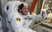 Kein Deutscher war länger im All: Insgesamt 362 Tage verbrachte Alexander Gerst 2014 und 2018 auf der internationalen Raumstation ISS. Der 45-jährige promovierte Geophysiker ist derzeit einer von zwei Deutschen unter den sieben aktiven Astronauten, die Missionen im Auftrag die europäische Weltraumagentur ESA durchführen. (Bild: Alexander Gerst / ESA via Getty Images)