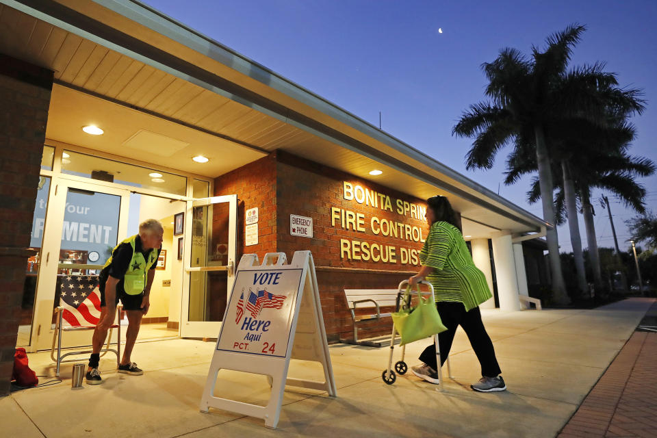 Image: Florida poll station (Elise Amendola / AP file)