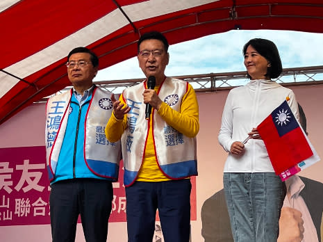 國民黨副總統參選人趙少康為立委王鴻薇站台助選。郭宏章攝