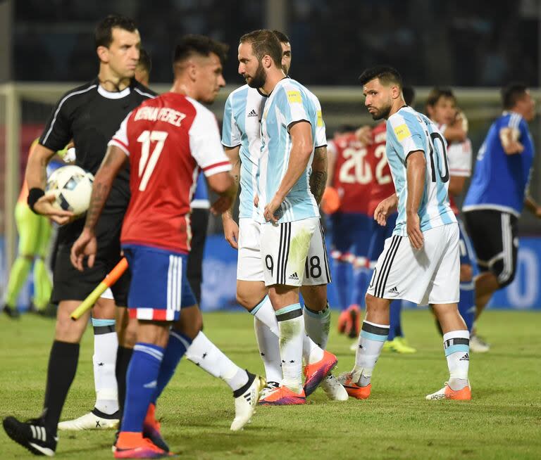 Sergio Agüero, con la número 10 de la selección, en un encuentro de eliminatorias en Córdoba frente a Paraguay, en 2016