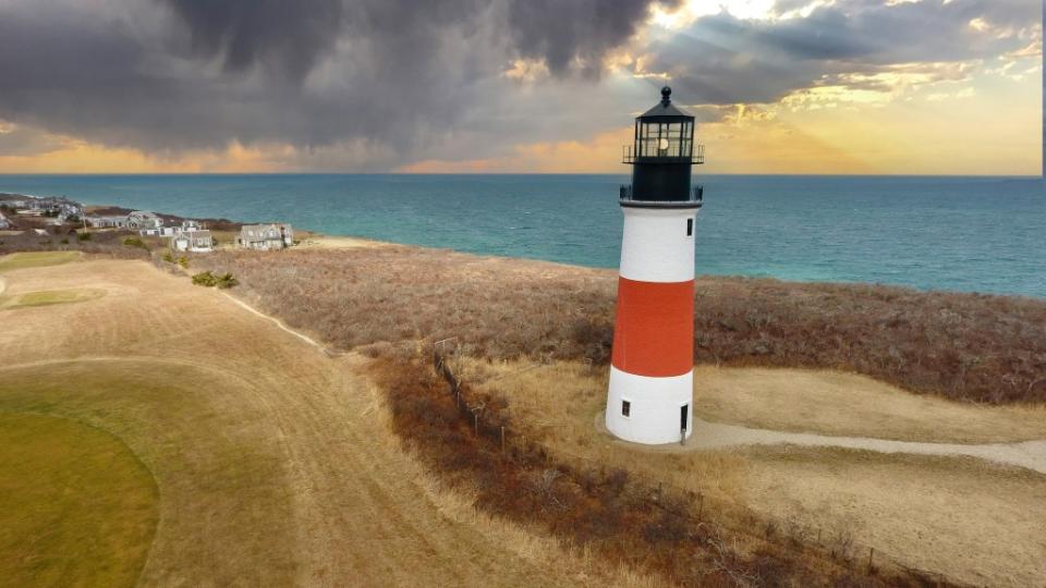 Sankaty Head Lighthouse in Nantucket, Massachusetts — Nantucket long being known as a prime market for pricey homes. Christopher Seufert – stock.adobe.com