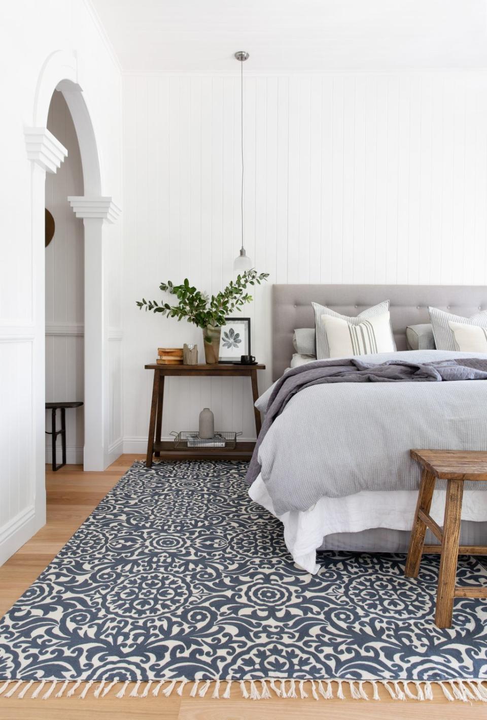 Add pattern to your bedroom floor with a rug