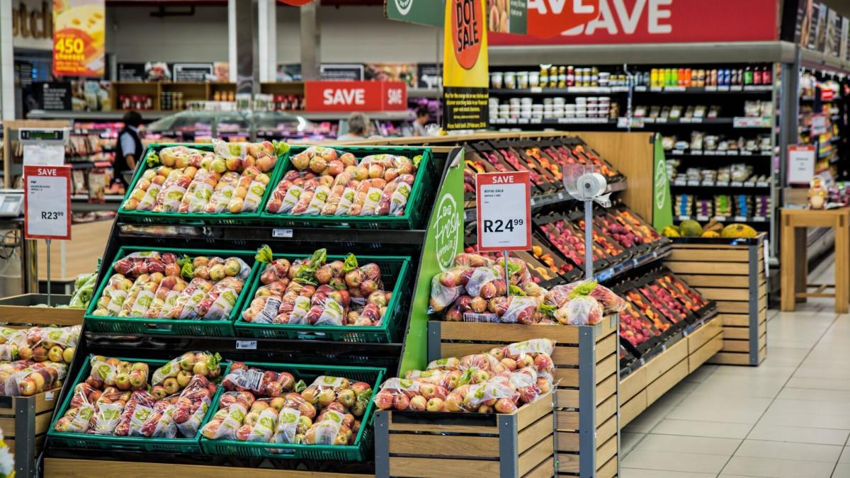 a man arrives at a supermarket with a terrible accessory and sows terror