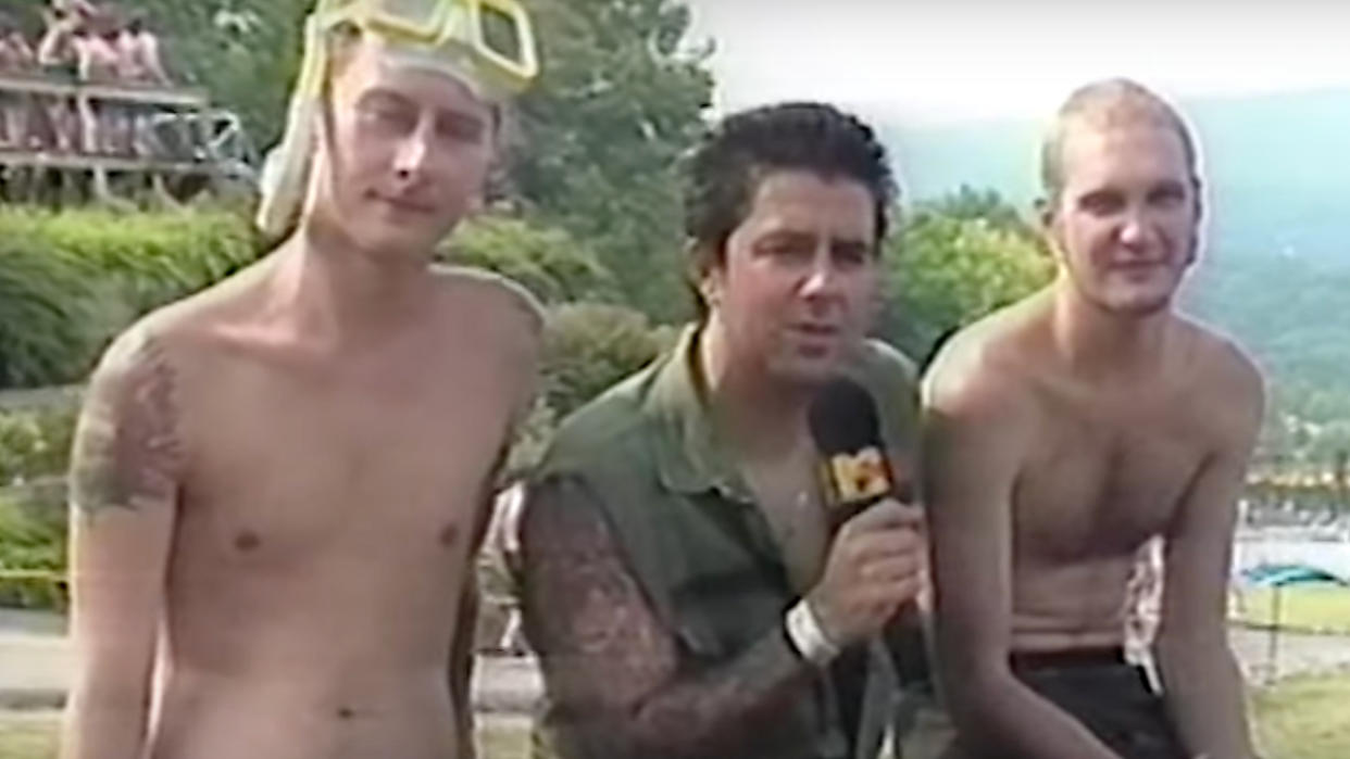  Layne Staley and Jerry Cantrell of Alice In Chains in swimming trunks, sat outdoors with MTV host Riki Rachtman. 