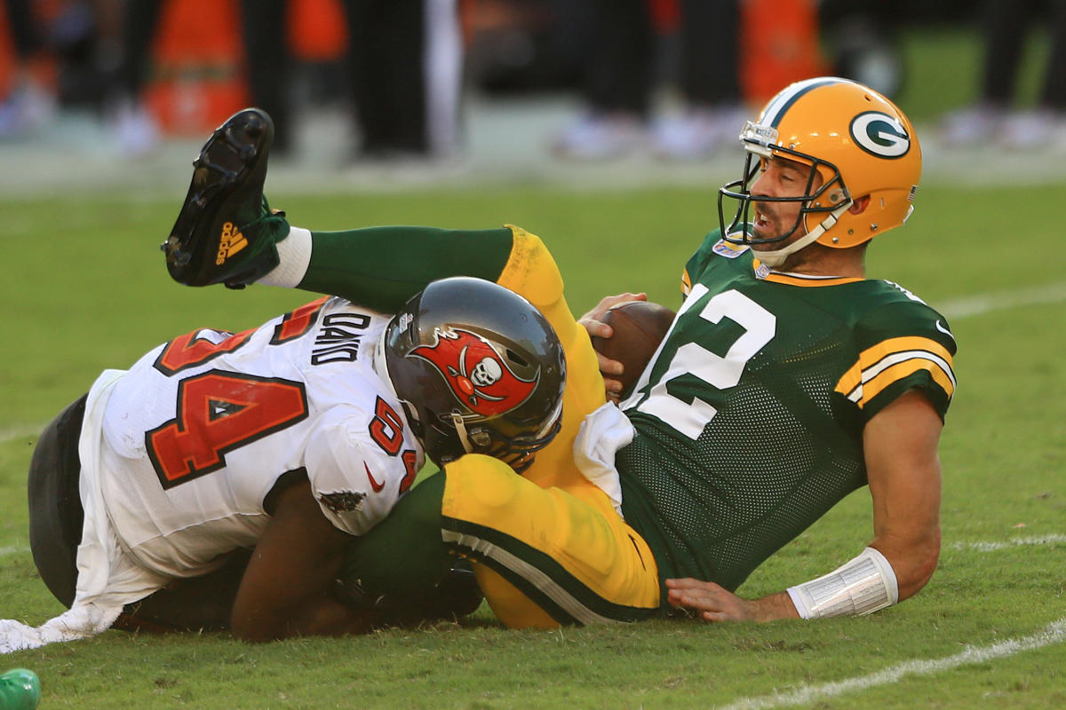 Rodgers' late TD helps Packers beat Bucs 35-26 - The San Diego