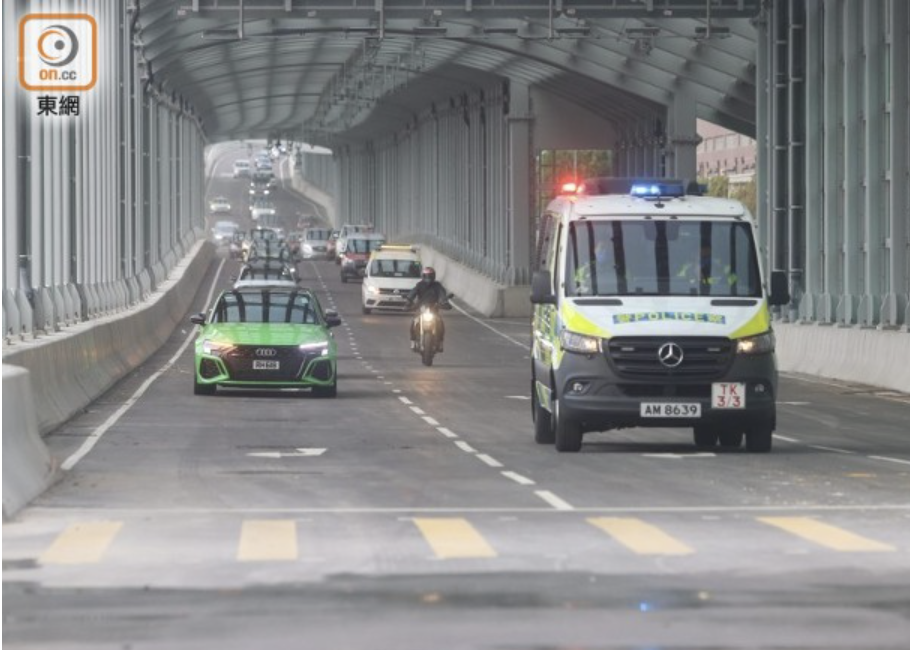 將藍隧道及跨灣大橋今早正式開通。(李國健攝)

