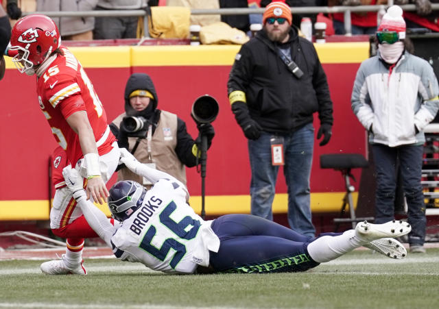 Seahawks LB Jordyn Brooks tore his ACL, done for season