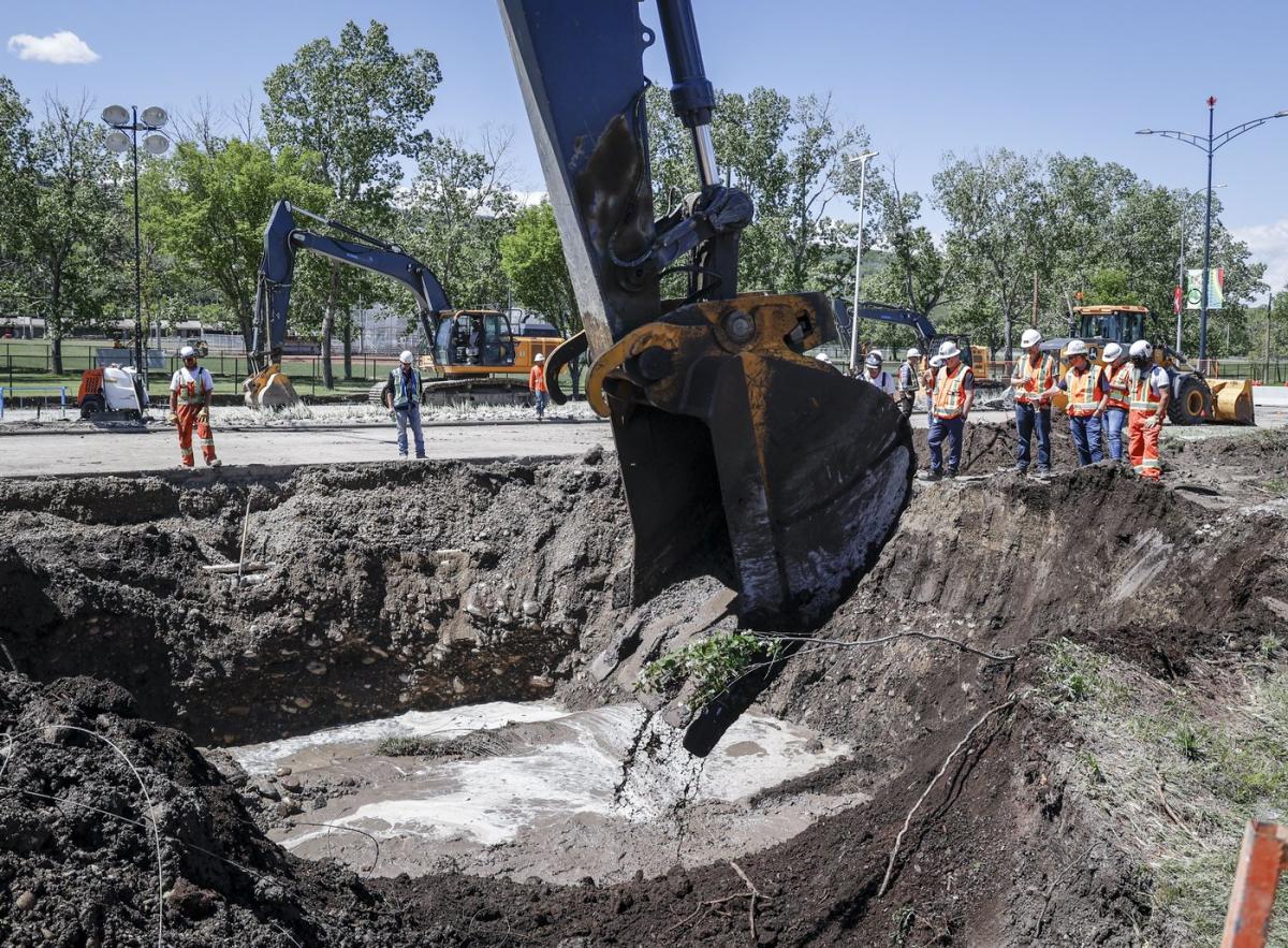 Bylaw officers work over long weekend as reports continue of Calgary water scofflaws