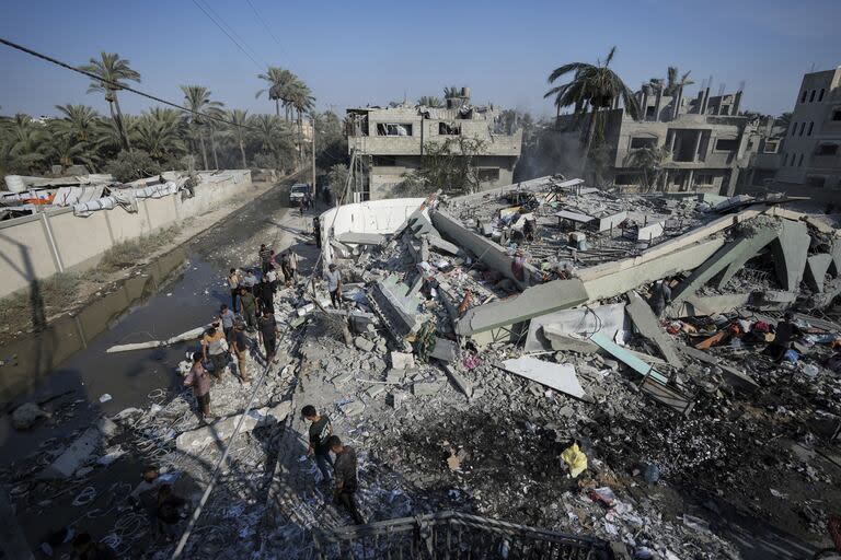 Escuela destruida en Deir al-Balah, Gaza (AP Photo/Abdel Kareem Hana)