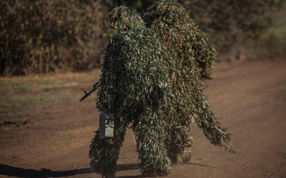 Ukrainian servicemen