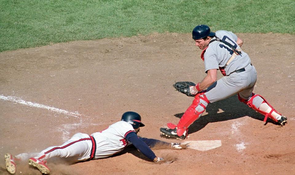 Rupert Jones scores in bottom of ninth inning.