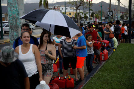 People queue to buy gasoline after the area was hit by Hurricane Maria in Caguas, Puerto Rico September 22, 2017. REUTERS/Carlos Garcia Rawlins