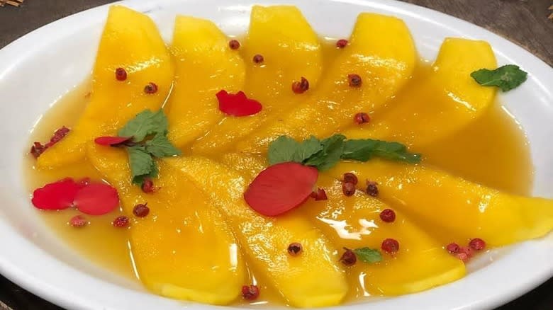 Flambéed mangoes 