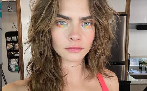 d - Cara Delevigne 