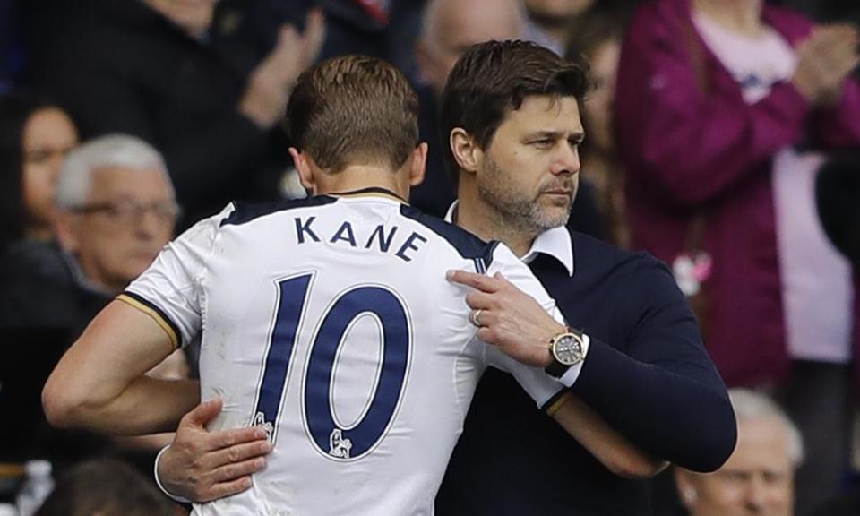 Tottenham’s Harry Kane with manager Mauricio Pochettino