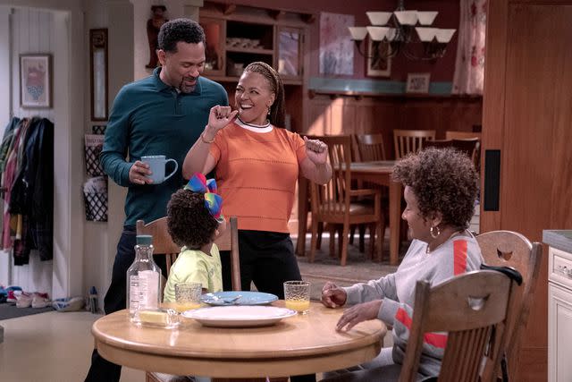 LARA SOLANKI/NETFLIX From left: Mike Epps, Kim Fields, Journey Christine, and Wanda Sykes on 'The Upshaws'