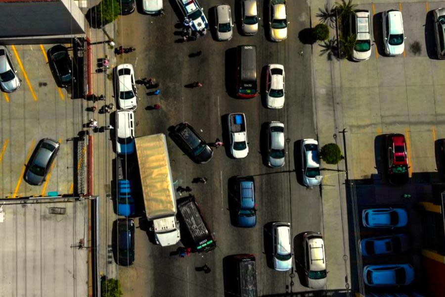 Camión sin frenos provoca aparatoso accidente vehicular en Tijuana