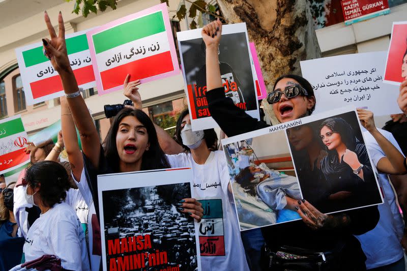 FILE PHOTO: FILE PHOTO: People take part in a protest following the death of Mahsa Amini, in Istanbul