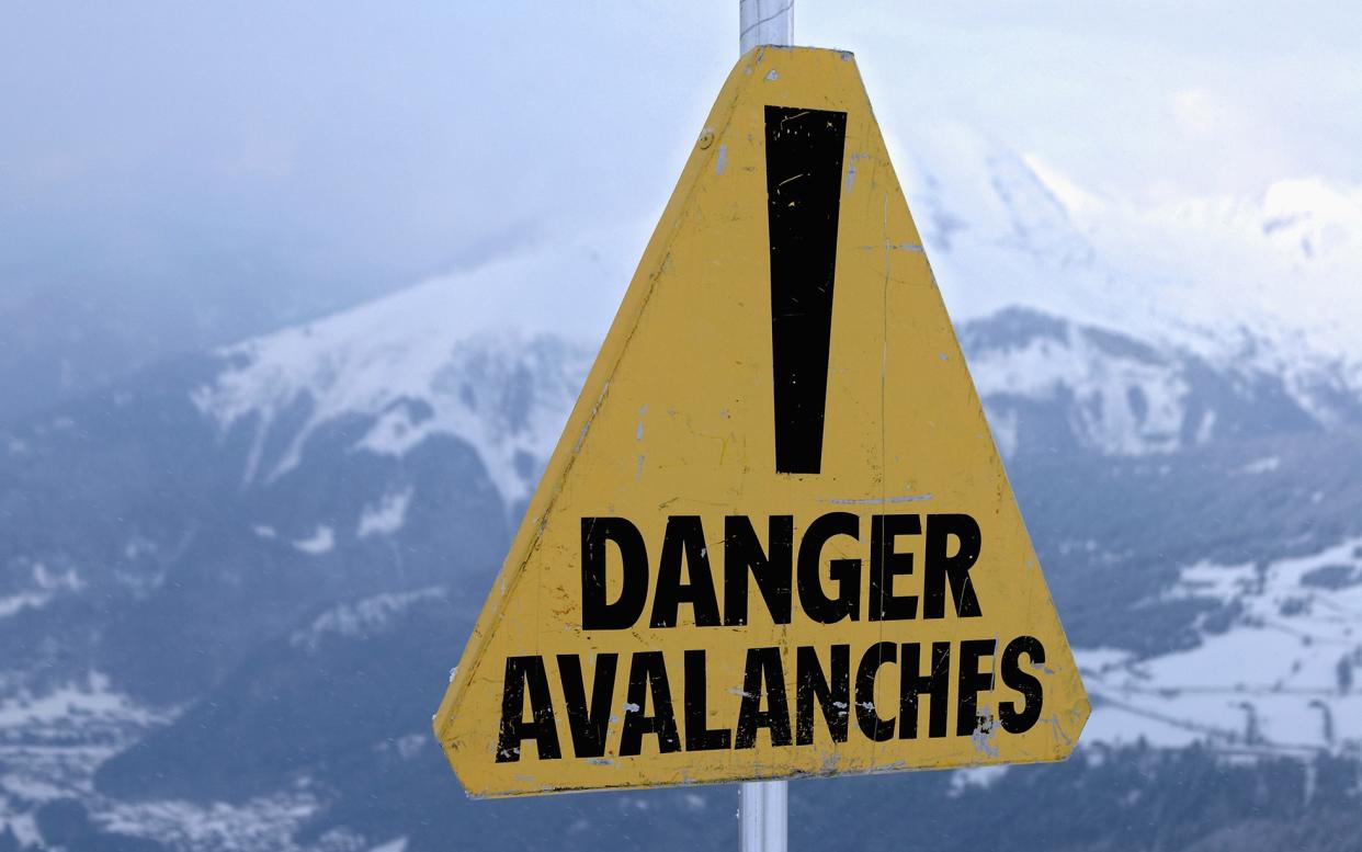 Check the latest avalanche reports from the mountains - (c) Andrew J L Holt www.andrew-holt.com VCI 44AH44 