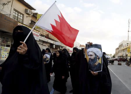 Protesters holding posters of Saudi Shi'ite cleric Nimr al-Nimr and a Bahraini national flag protest against his execution by Saudi authorities in the village of Sanabis, west of Manama, Bahrain January 3, 2016. REUTERS/Hamad I Mohammed