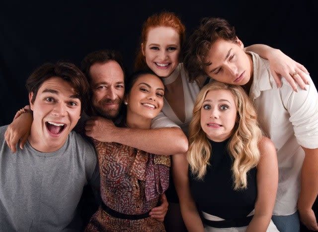 Riverdale stars gather around Luke Perry