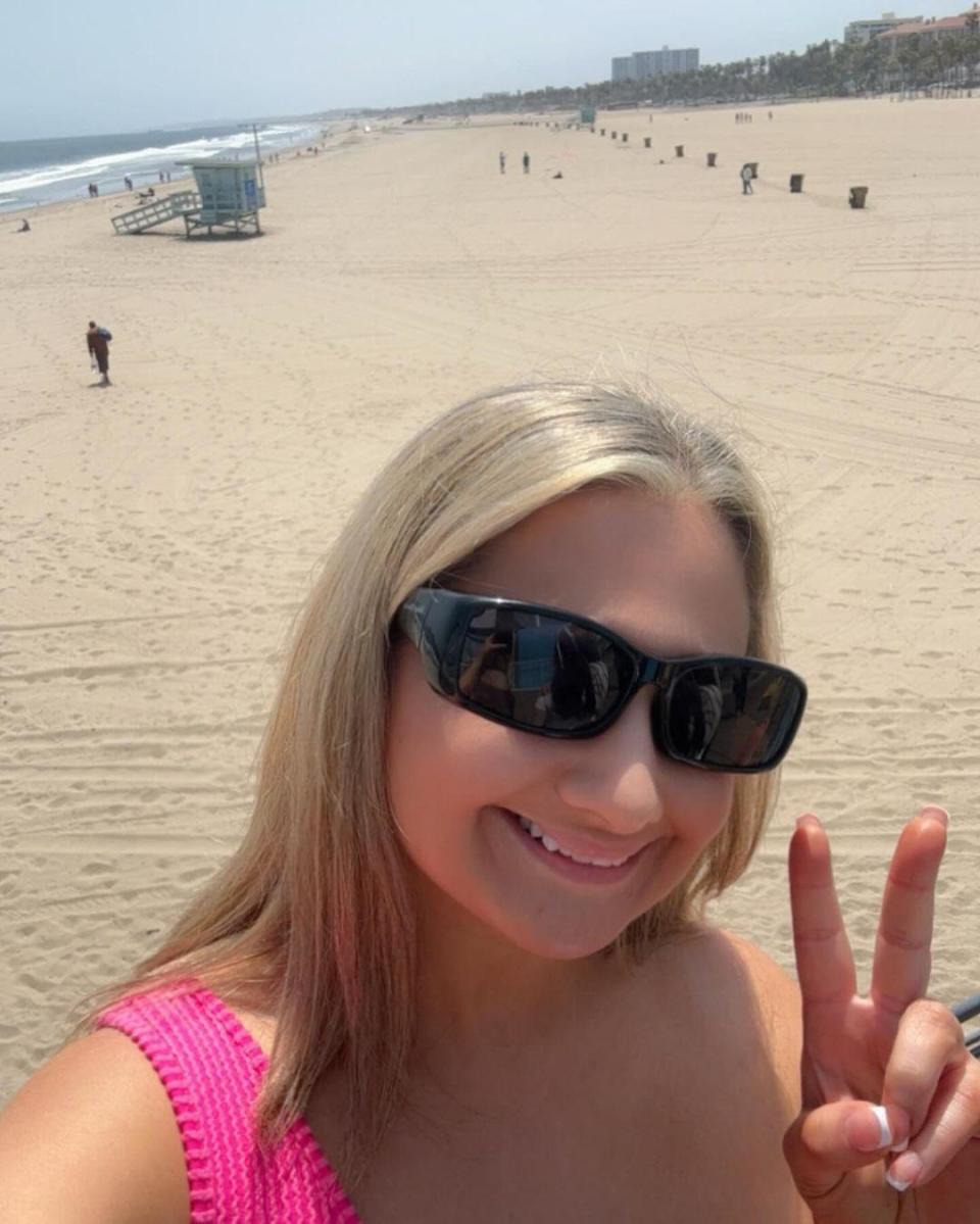 Gypsy Rose Blanchard takes selfie on the beach