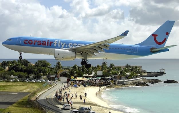 st maarten airport plane