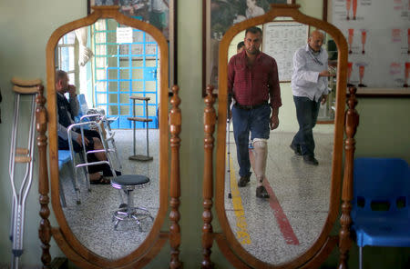 A man attends a physiotherapy session at Red Cross Physical Rehabilitation Centre in Erbil, Iraq April 2, 2017. Picture taken April 2, 2017. REUTERS/Suhaib Salem