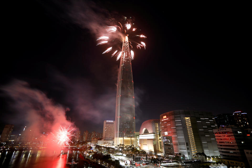 Fireworks explode over 123-story skyscraper Lotte World Tower during New Year's celebrations in Seoul, South Korea on January 1, 2018. (Photo: Kim Hong-Ji / Reuters)