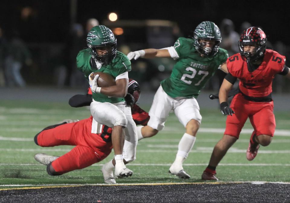 Pacifica's Josh Joyner breaks free from Rio Mesa's Dominick Jones during the second quarter of their CIF-SS Division 4 first-round playoff game at Pacifica High on Friday, Nov. 4, 2022. Pacifica won 34-7.