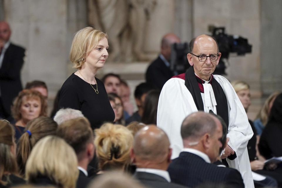 La primera ministra británica Liz Truss en una misa de oración y reflexón tras la muerte de la reina Isabel II en la Catedral de San Pablo en Londres, el 9 de septiembre de 2022. (Ian West/Pool via AP)