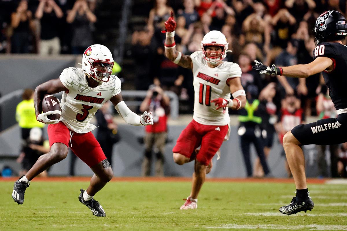 Former Utah DB Scoops Up First Career Fumble Recovery