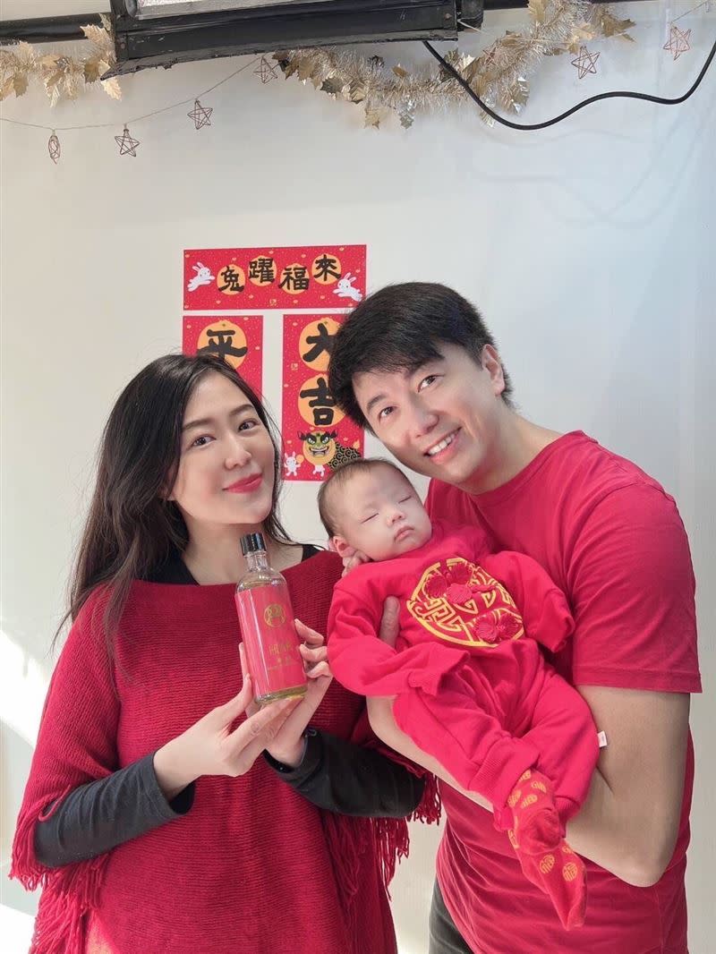 文汶（左）和吳皓昇去年迎來女兒的誕生。（圖／民視提供）