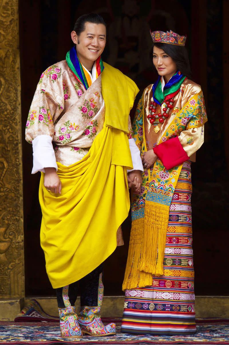 <p> Jetsun Puna wore a brilliantly vibrant&#xA0;<em>kira&#x2014;</em>the national dress for Bhutanese women&#x2014;for her wedding to the world&#x2019;s youngest reigning monarch and head of a new democracy. Puna herself was only 21 years old at the time of her wedding, which makes her the world&apos;s&#xA0;youngest living queen. </p>