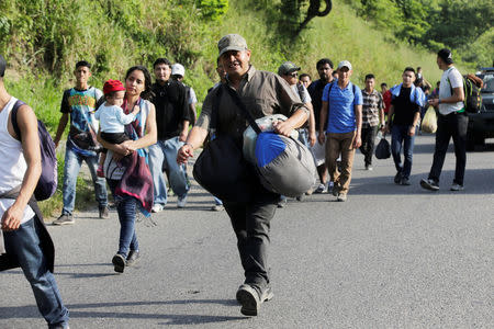 A large group of Hondurans fleeing poverty and violence, move in a caravan toward the United States, in San Pedro Sula, Honduras October 13, 2018. REUTERS/Jorge Cabrera