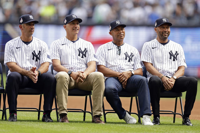 Jeter returns as Yankees honor 1998 team at Old-Timers' Day, Boone booed by  some - ABC News