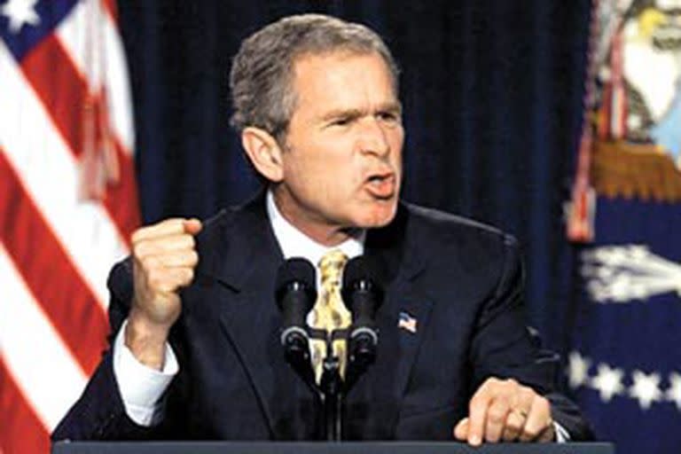 George W. Bush, enf&#xe1;tico al anunciar ayer que los atentados tuvieron un fuerte impacto en la econom&#xed;a; pidi&#xf3; calma ante la amenaza del &#xe1;ntrax