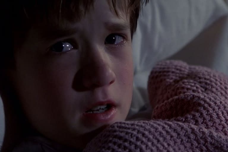 Haley Joel Osment fue el protagonista de la película que narra la historia de un niño que tiene poderes sobrenaturales