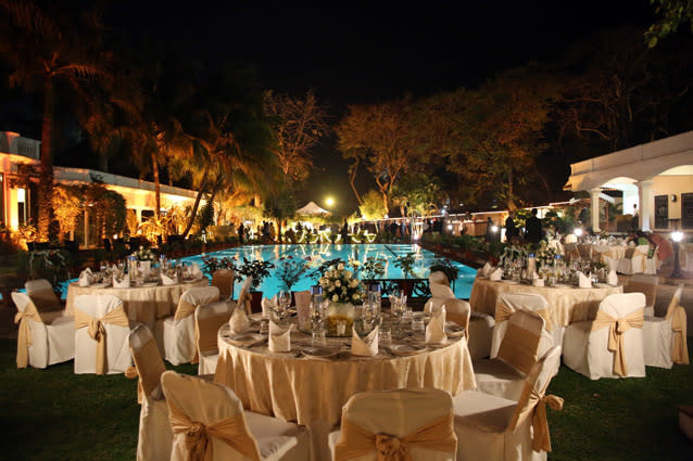 A wedding set up at the Jehan Numa Palace. For weddings, they have a banquet manager who will coordinate with you and organise the entire event. All you have to do is make decisions: hall or lawn? What theme? Which cuisine; buffet or live counters as well? They have a capacity of 600-800 people, so while you are busy attending to your guests, they will manage things like the decor and the band.