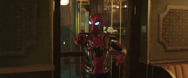 <h3>6) 4. 他在鋼鐵人秘密實驗室「自製」戰衣</h3><p>在預告的一開始，蜘蛛人一直是穿這件鋼鐵人為他量身設計的鋼鐵戰衣，但後來不知為何，他向哈皮反映他需要一件「新戰衣」！然後，讓粉絲們超驚訝的畫面出現了！</p><cite>Marvel</cite>