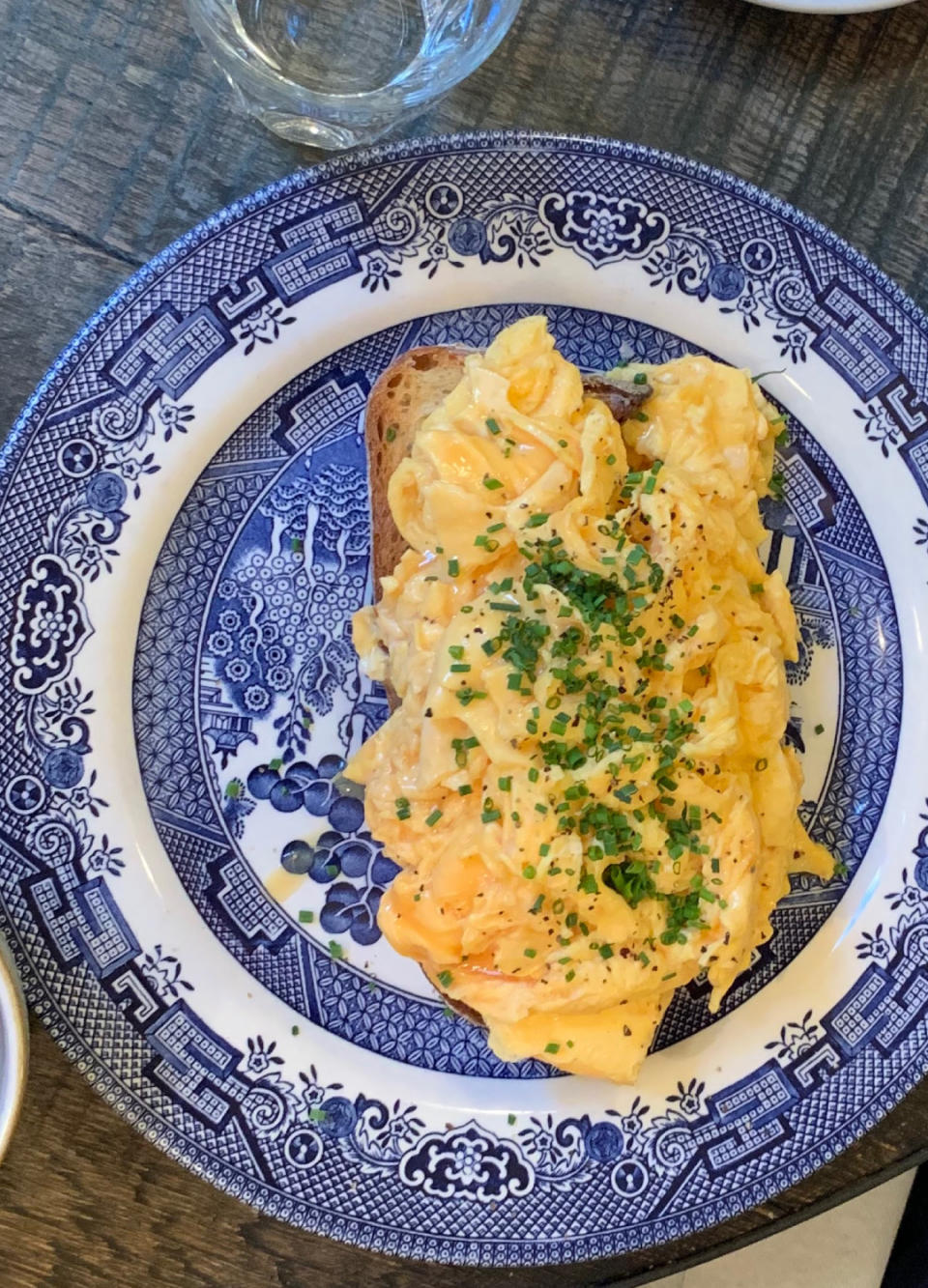 Scrambled eggs and chives on toast