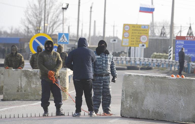 Pro-Russian servicemen in position at the Chongar check point blocking the entrance to Crimea on March 7, 2014. AFP Photo / Alexander Nemenov