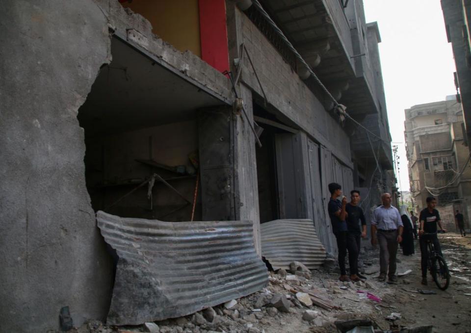 Palestinian citizens inspect damage to their homes caused by Israeli airstrikes on October 08, 2023 in Gaza City, Gaza. After the attack launched by Hamas on Israel yesterday, which surprised them, Israeli Prime Minister Benjamin Netanyahu asked the Palestinians to leave Gaza, and warned that the army would turn Hamas positions “into rubble.” 