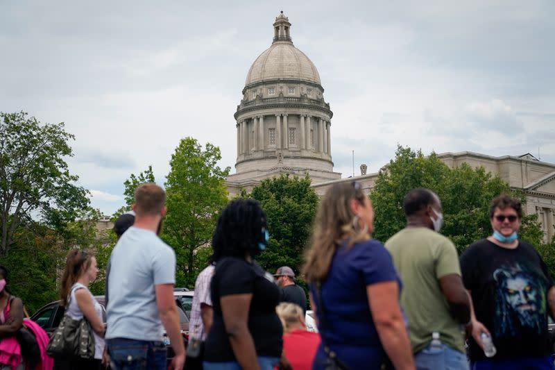 Thousands line up outside unemployment office in Frankfort