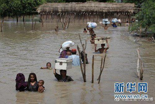 巴基斯坦的洪水災情，目前已經造成超過1千名巴國人死亡，還有超過3300萬人無家可歸。（翻自《新華網》）