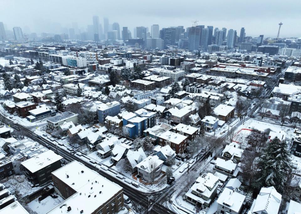 APTOPIX Winter Storm Pacific Northwest (Daniel Kim / The Seattle Times)