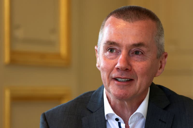 Willie Walsh speaks to journalists in Paris