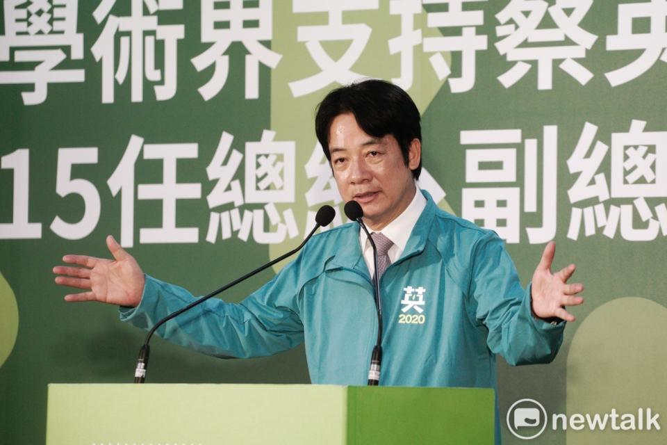 中選會今天南下到賴清德選舉期間的競選總部，頒發副總統當選證書。   圖：張良一/攝（資料照）