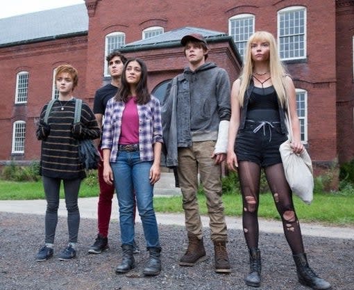 A group of teenagers stand outside of a building in "The New Mutants"