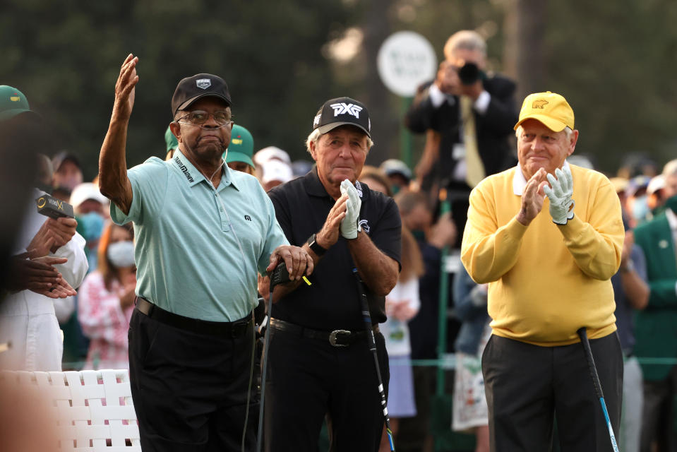 Lee Elder salutes Augusta National as Gary Player, Jack Nicklaus cheer him on. (Photo by Kevin C. Cox/Getty Images)